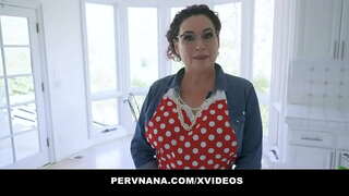 Büyükanne Amanda Ryder&#039;ın Gizli Mesleği Üvey Oğlunu İlk Elden Gösteriyor