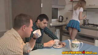 Caliente petite teen cornudos su marido