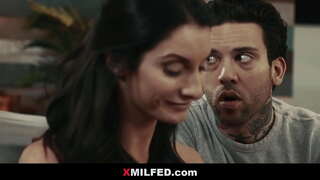 Người Vợ, và Thám tử - XMILFED.com