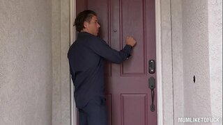 Milf Eva Notty abarrota o seu bichano axustado con enormes dick mentres os seus enormes peitos balance