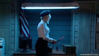 Tip i detyruar dhe fucked interrogator